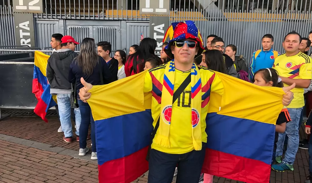 Hinchas de la Selección Colombia en el estadio El Campín