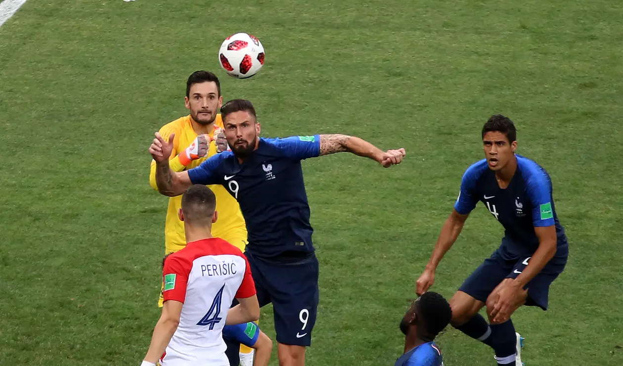 Olivier Giroud tuvo una labor más defensiva que ofensiva