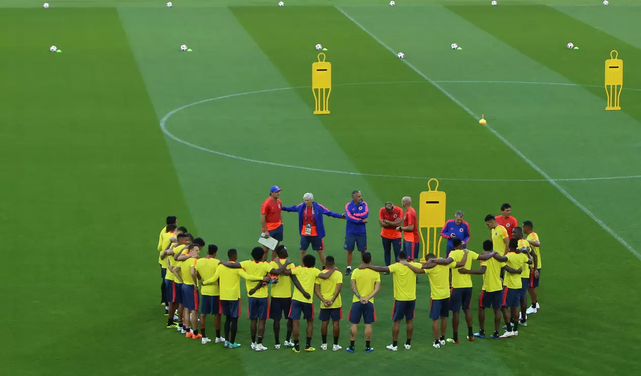 Jugadores de la Selección Colombia reunidos en el entrenamiento