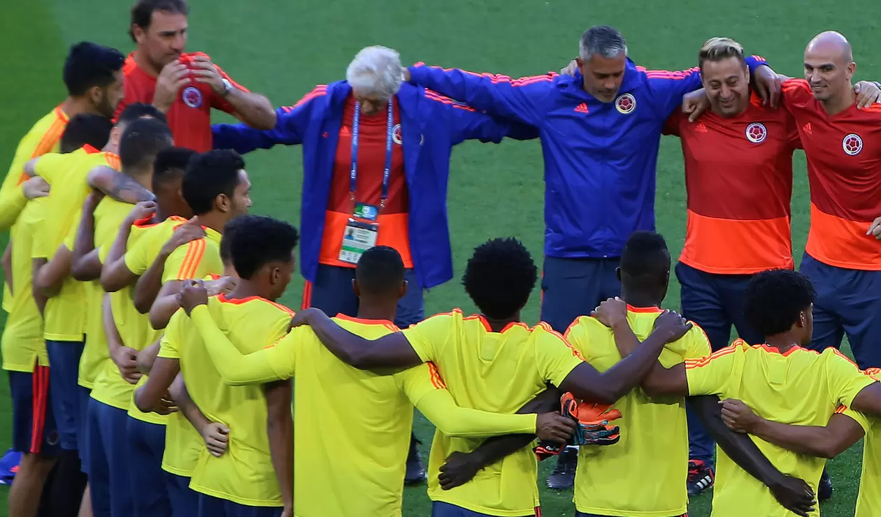 La Selección Colombia reunida antes del partido ante Inglaterra