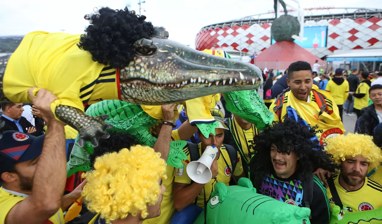 Hinchas colombianos a las afueras del estadio Spartak. 