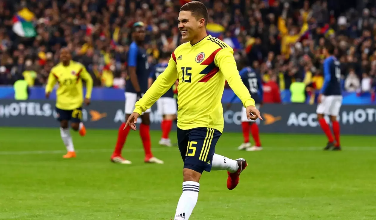 Juan Fernando Quintero celebrando un gol con Colombia