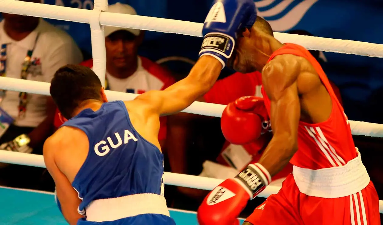 Mario Cepeda se enfreta a Tello Tello, boxeadores de Honduras en los Juegos Centroamericanos y del Caribe Barranquilla 2018