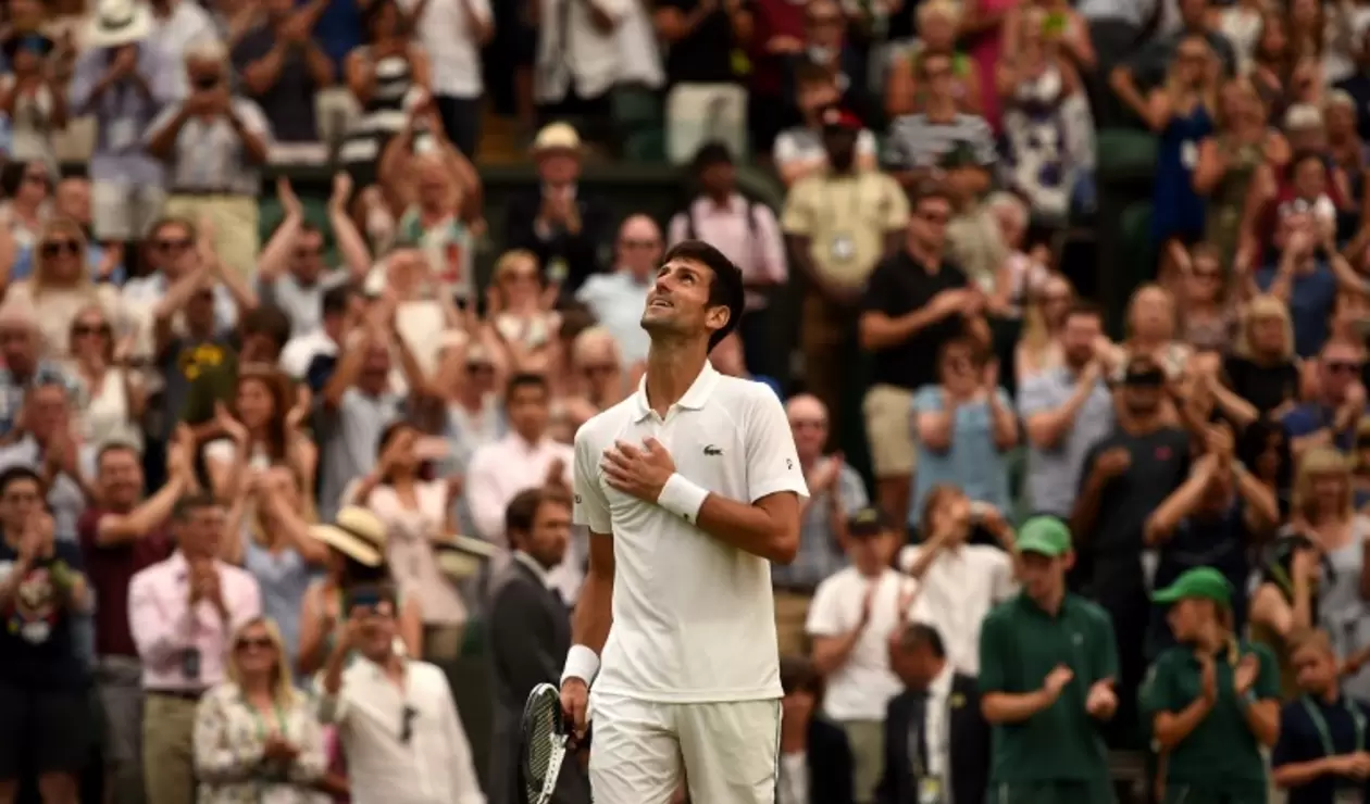 Novak Djokovic tras vencer a Rafael Nadal en Wimbledon