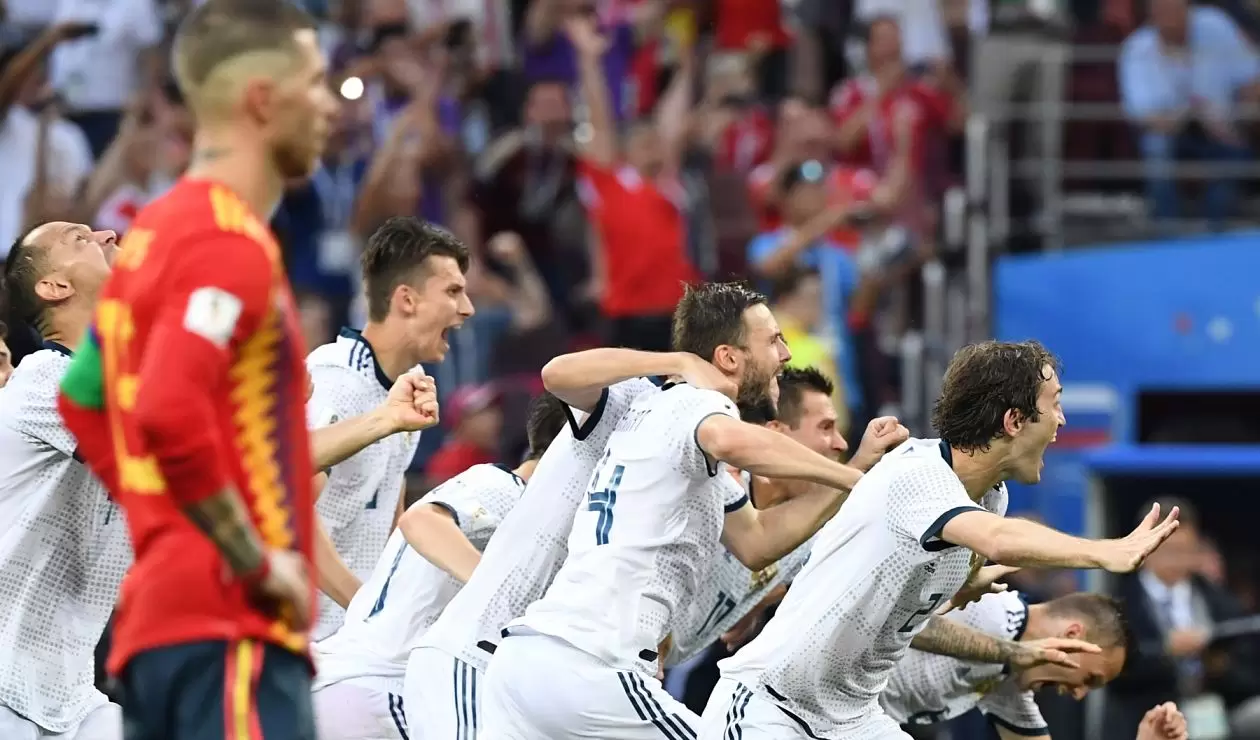 Jugadores rusos celebrando su pase a cuartos de final tras vencer a España 