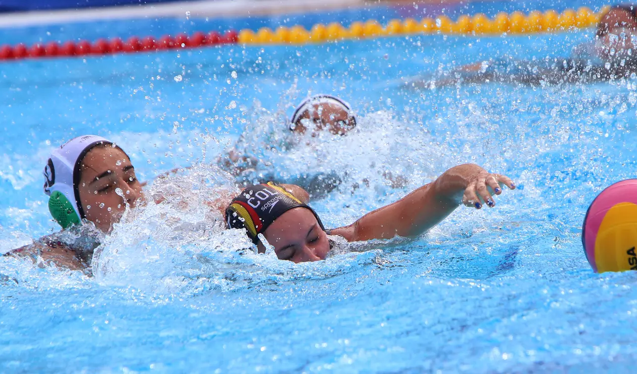 Colombia enfrentó a México en waterpolo
