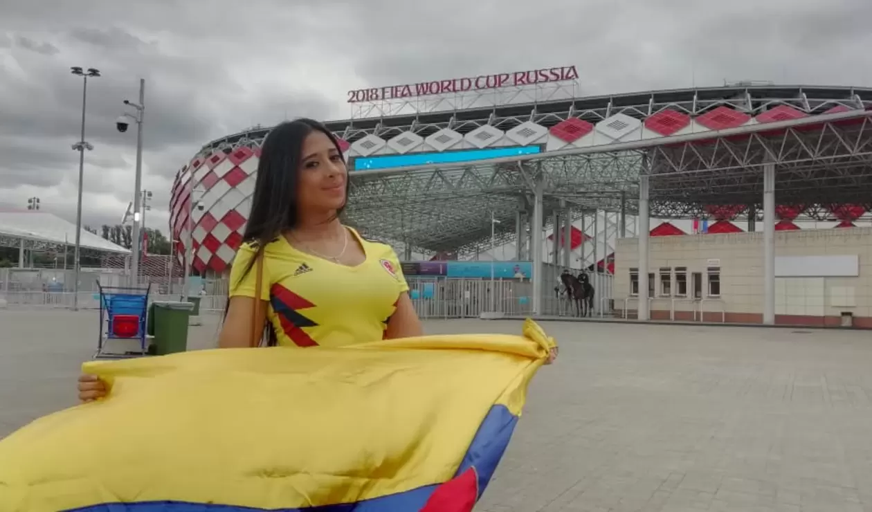 Hinchas colombianos apoyan a la Selección Colombia en el spartak stadium