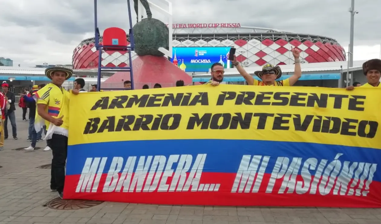 Hinchas colombianos animan a la Selección Colombia en su duelo contra Inglaterra