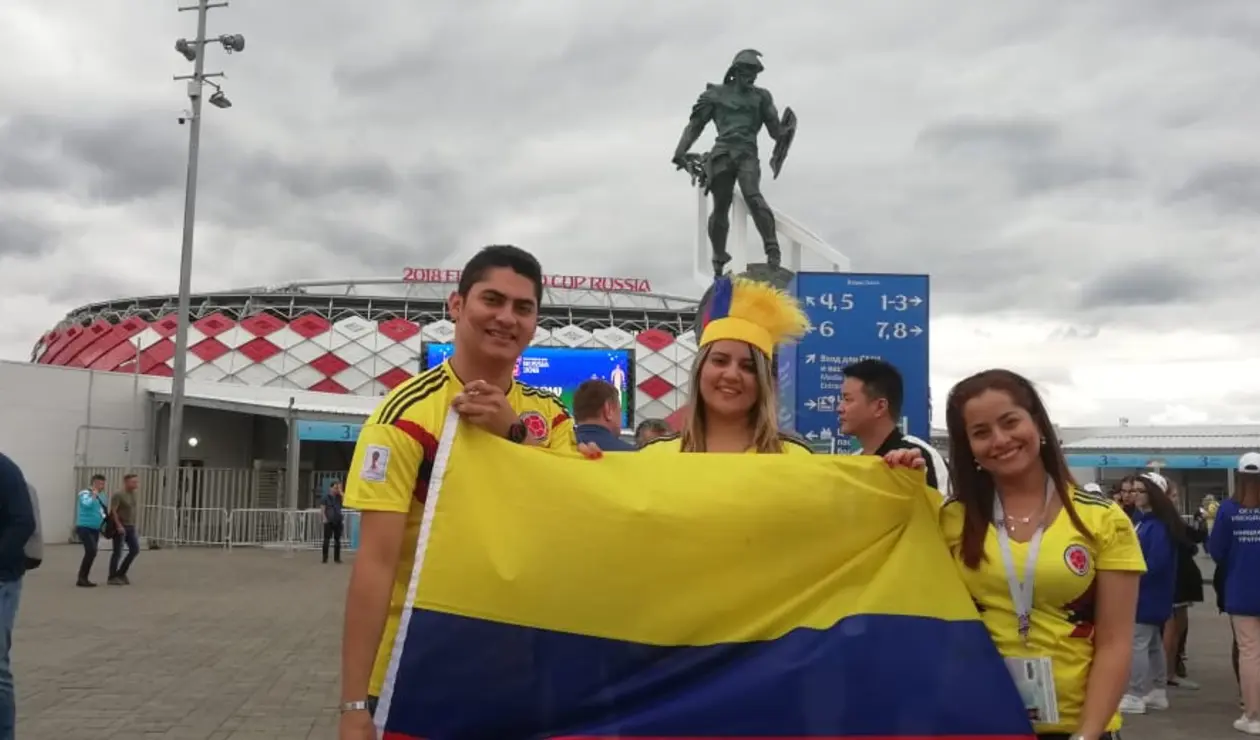 Hinchas colombianos animan a la Selección en su duelo ante Inglaterra