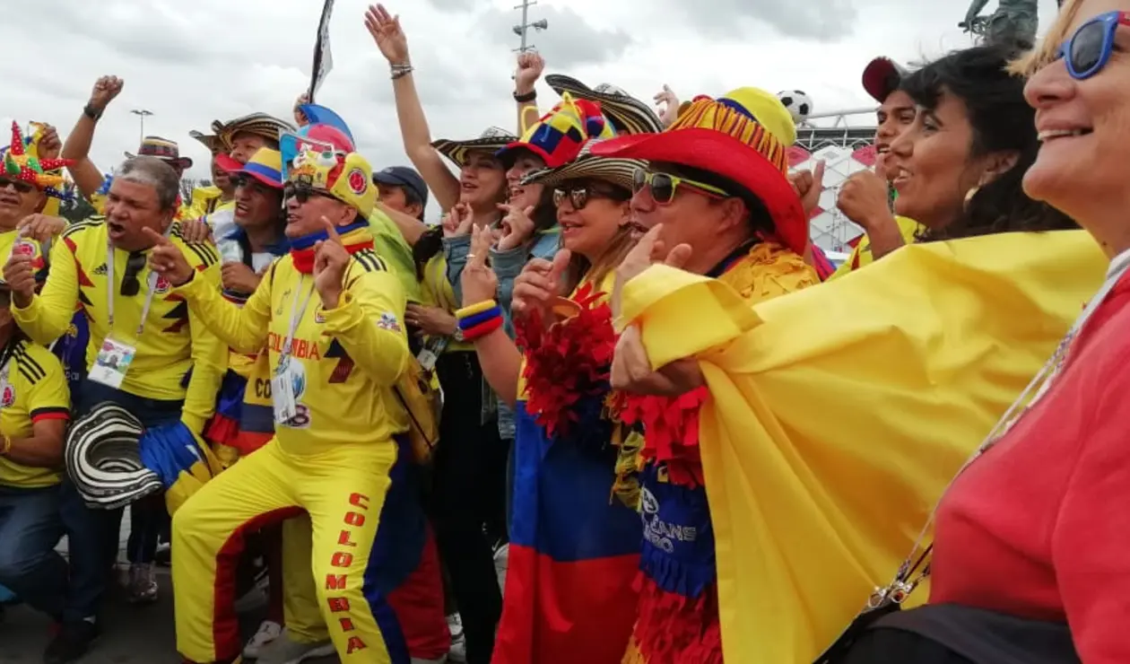 Hinchas colombianos animan a la Selección en el Spartak Stadium