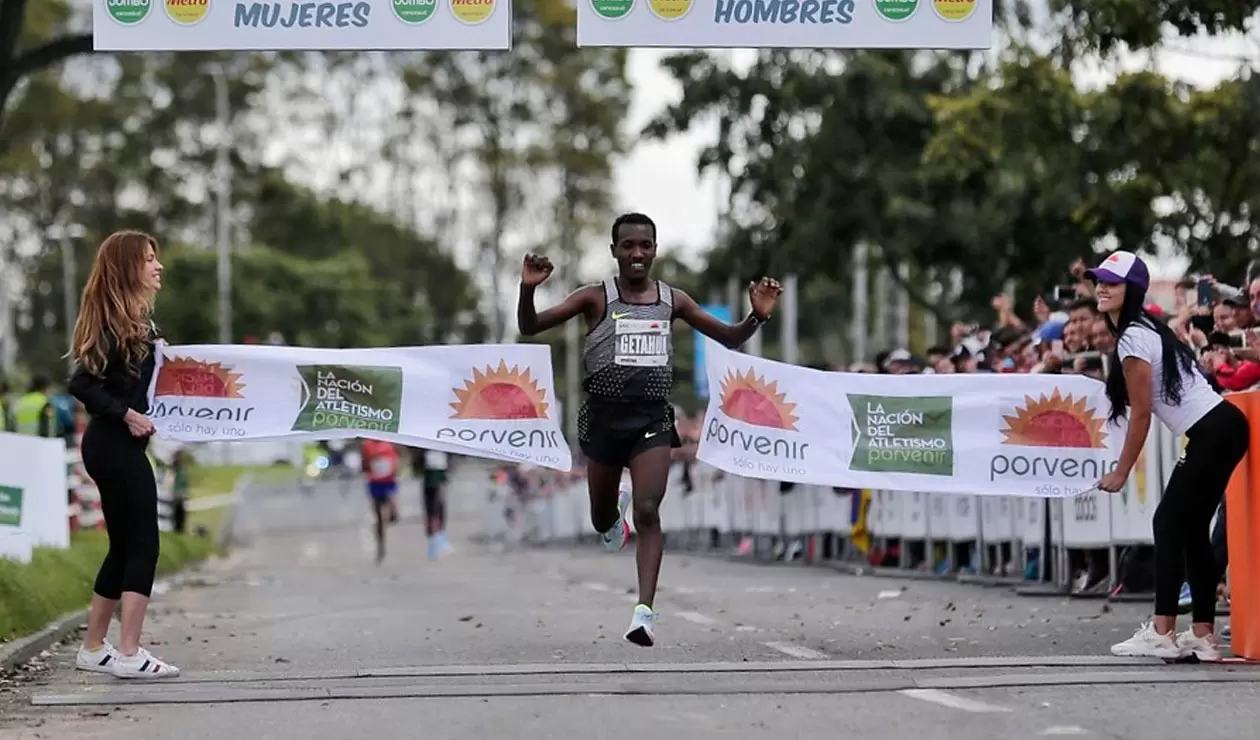 Betesfa Getahun, ganador de la Media Maratón de Bogotá 