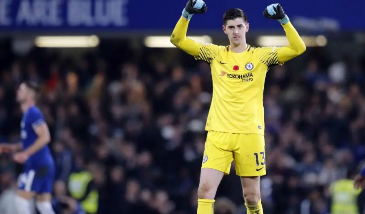 Thibaut Courtois espera la llegada de su sustituto en Chelsea