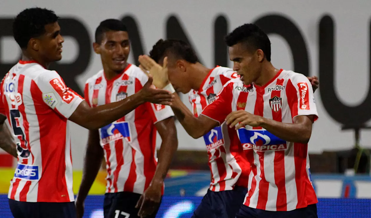 Junior celebra con Luis Díaz uno de los goles frente al Atlético Huila