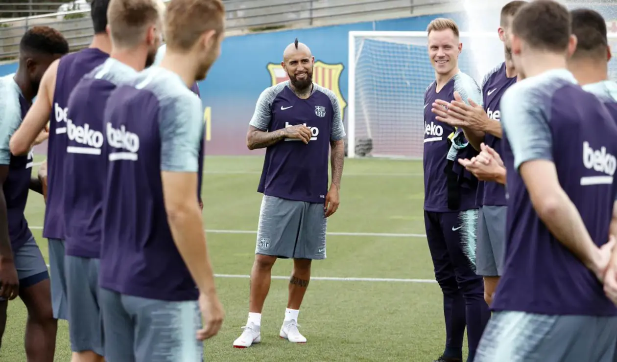 Arturo Vidal se reunió con todo el grupo