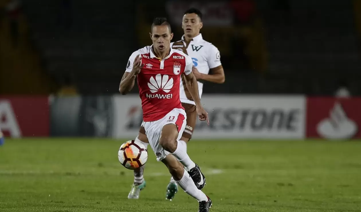 Anderson Plata en un juego de Copa Sudamericana con Santa Fe