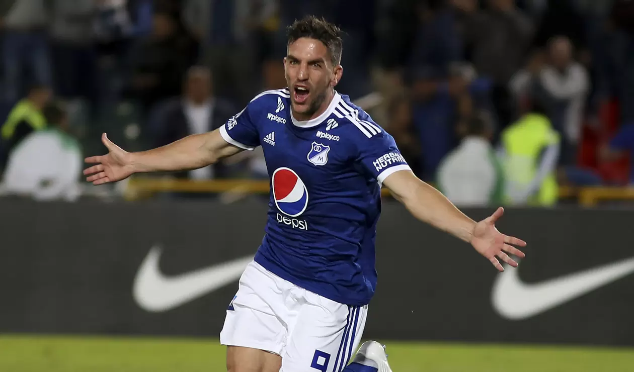 Gabriel Hauche celebrando un gol con Millonarios en la Sudamericana