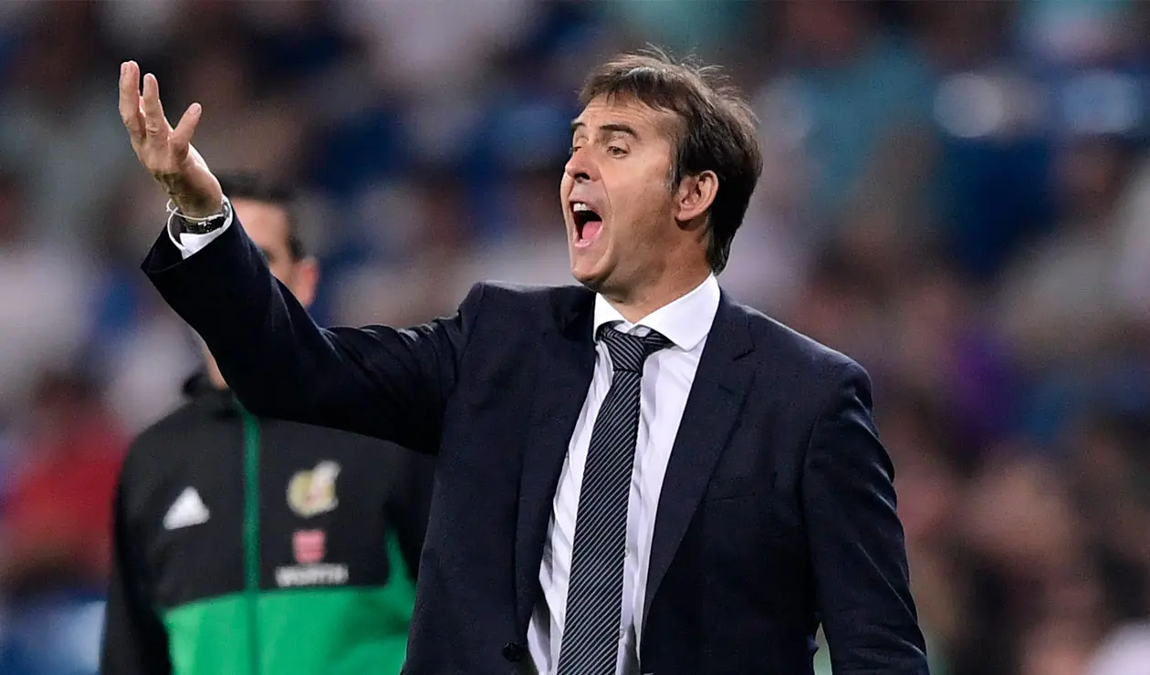 Julen Lopetegui dirigiendo su primer partido con el Real Madrid en la liga española