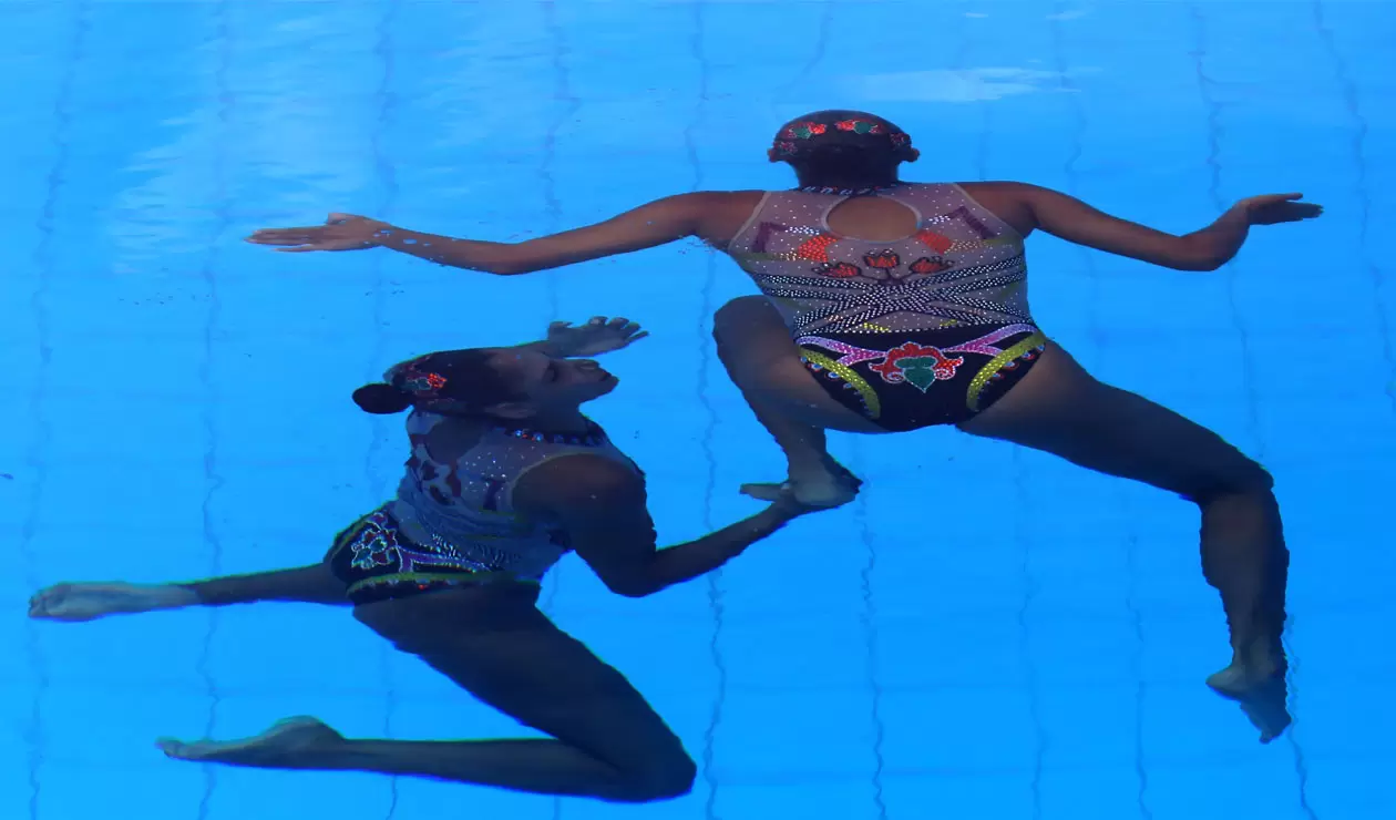 Dos competidoras mexicanas en la prueba de nado sincronizado de los Juegos Centroamericanos y del Caribe Barranquilla 2018  