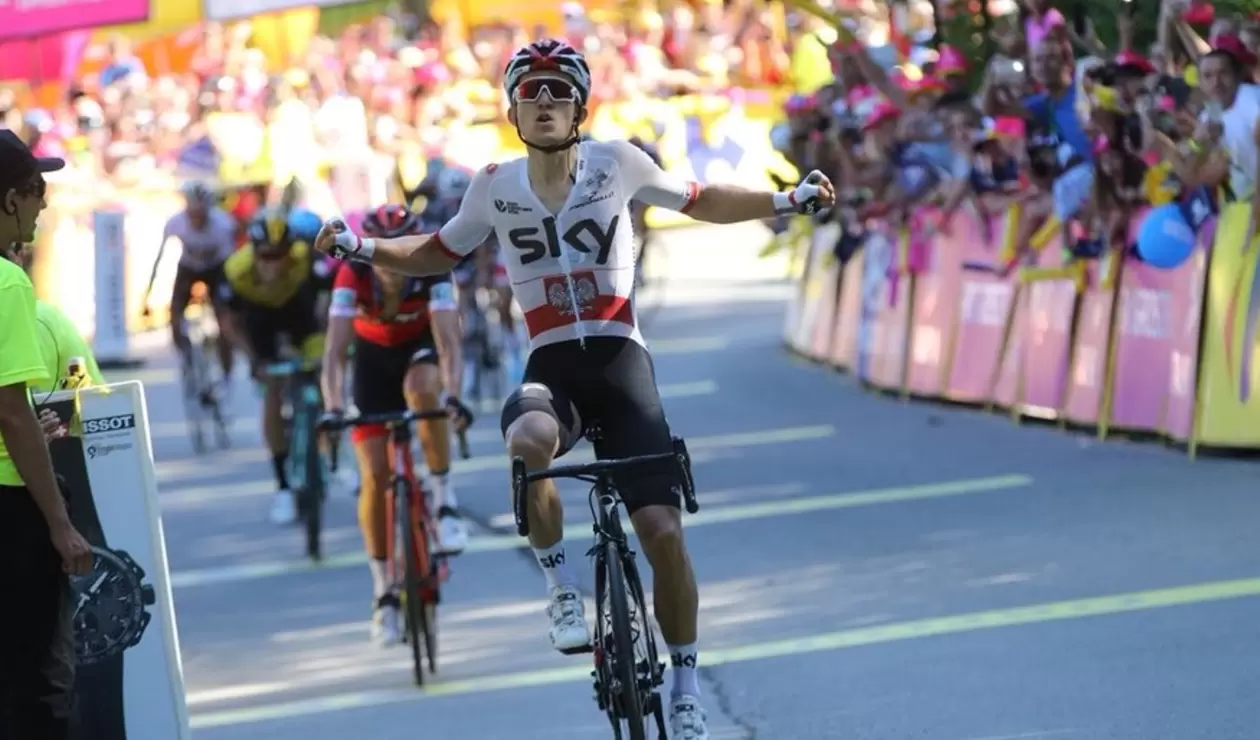 El ciclista Michal Kwiatkowski celebrando su victoria en el Tour de Polonia