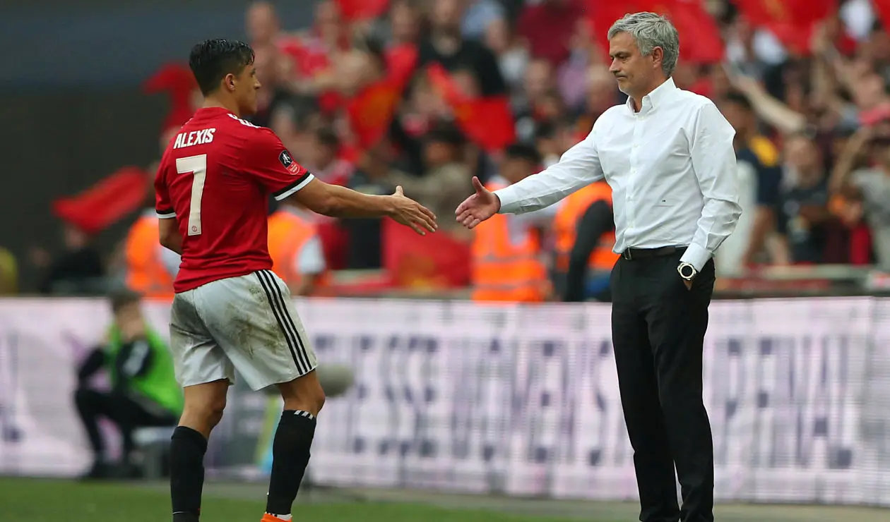 Alexis Sánchez, la esperanza para levantar el estado de ánimo de Mourinho