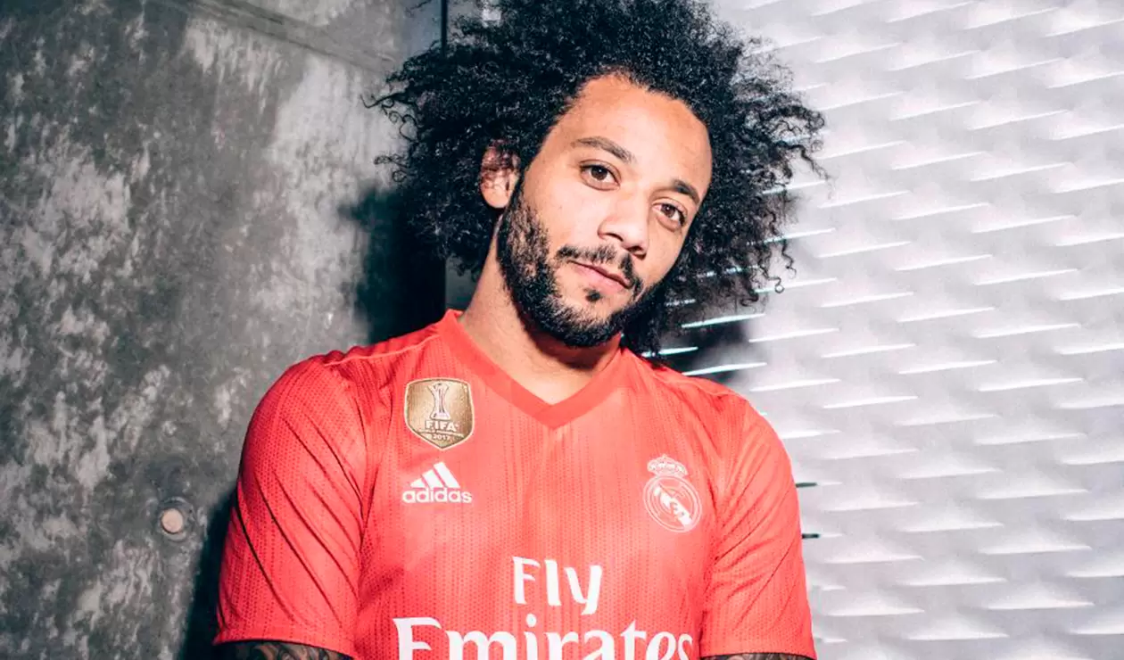 Marcelo con la camiseta roja del Real Madrid 2018-2019