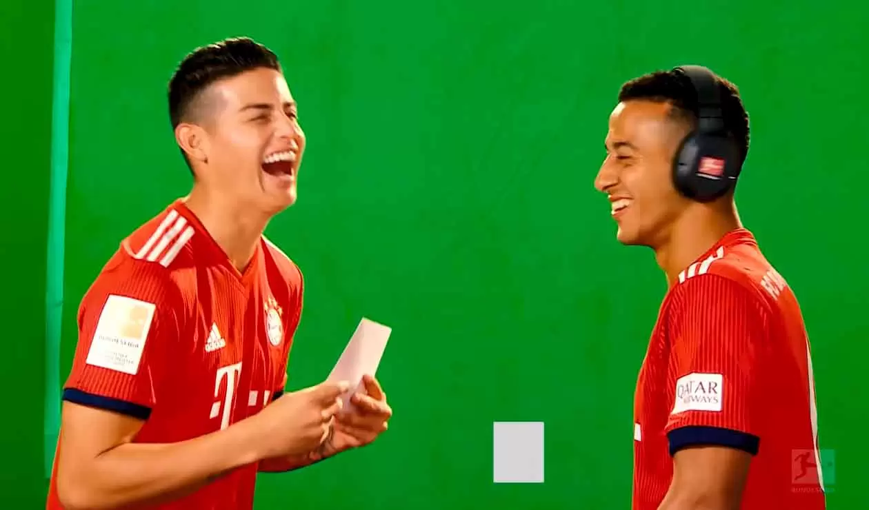 James Rodríguez junto a Thiago Alcántara, ambos del Bayern Munich