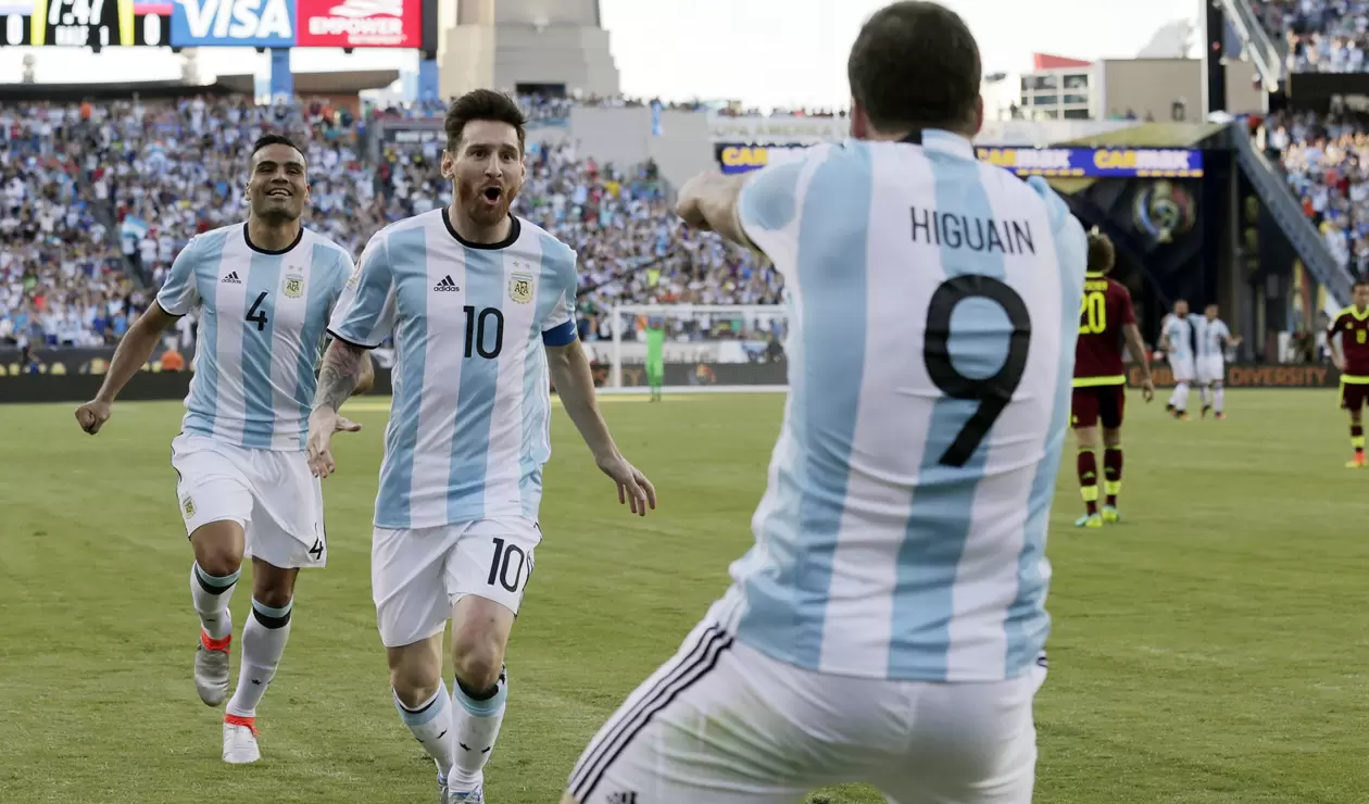 Gabriel Mercado, Lionel Messi y Gonzalo Higuaín