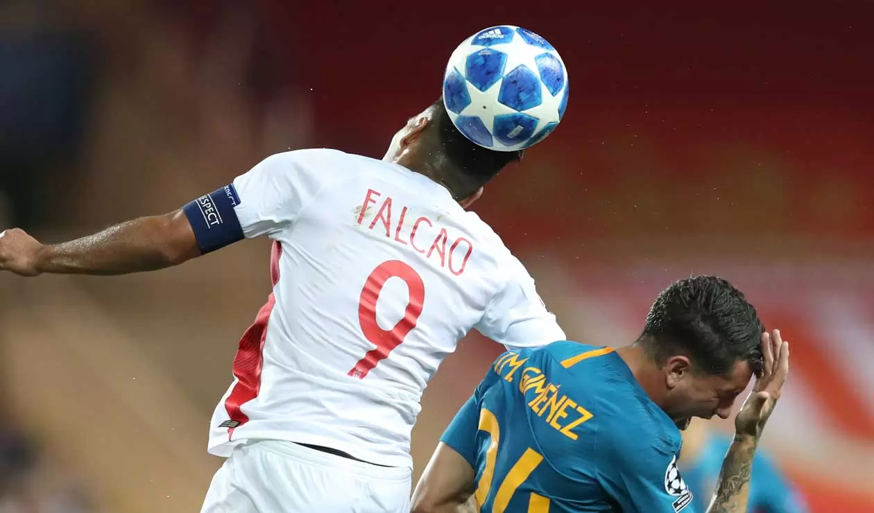 Falcao tuvo pocas posibilidades frente al arco del Atlético de Madrid
