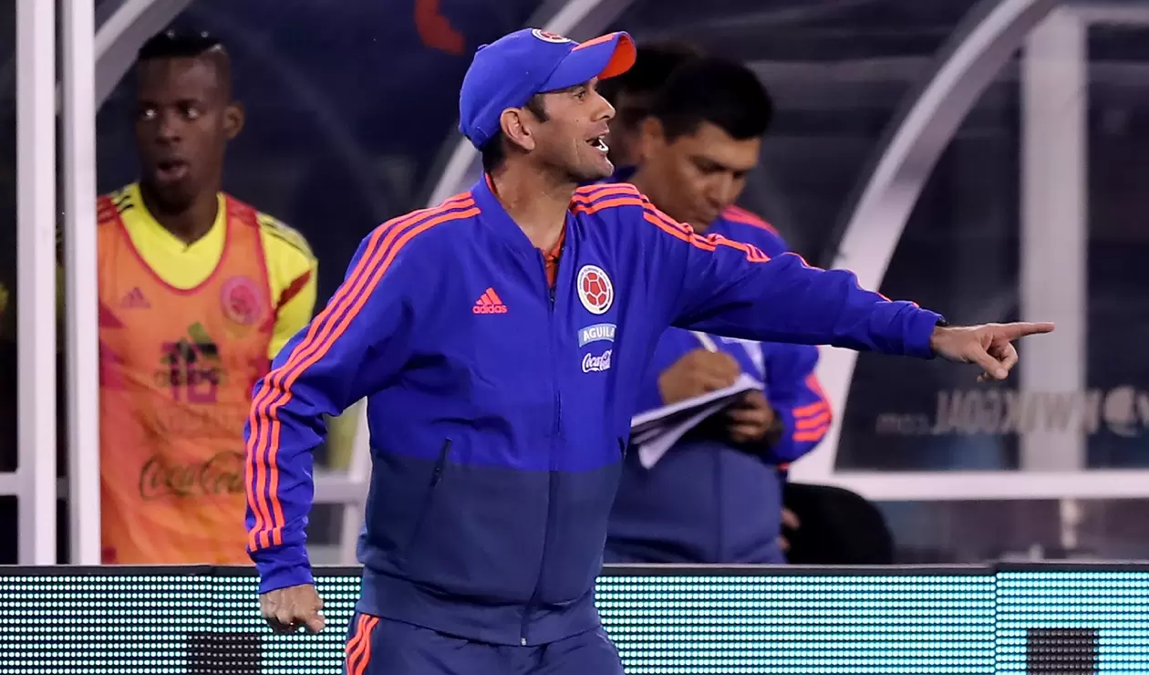 El técnico colombiano Arturo Reyes en el amistoso ante Argentina
