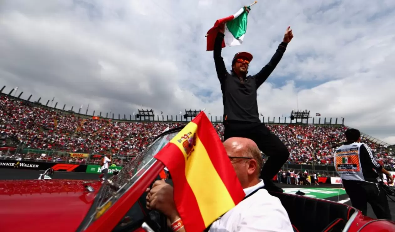 Fernando Alonso recibe homenaje en México