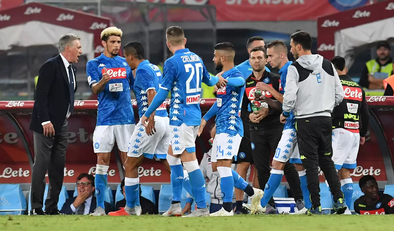 Jugadores de Napoli celebrando un gol