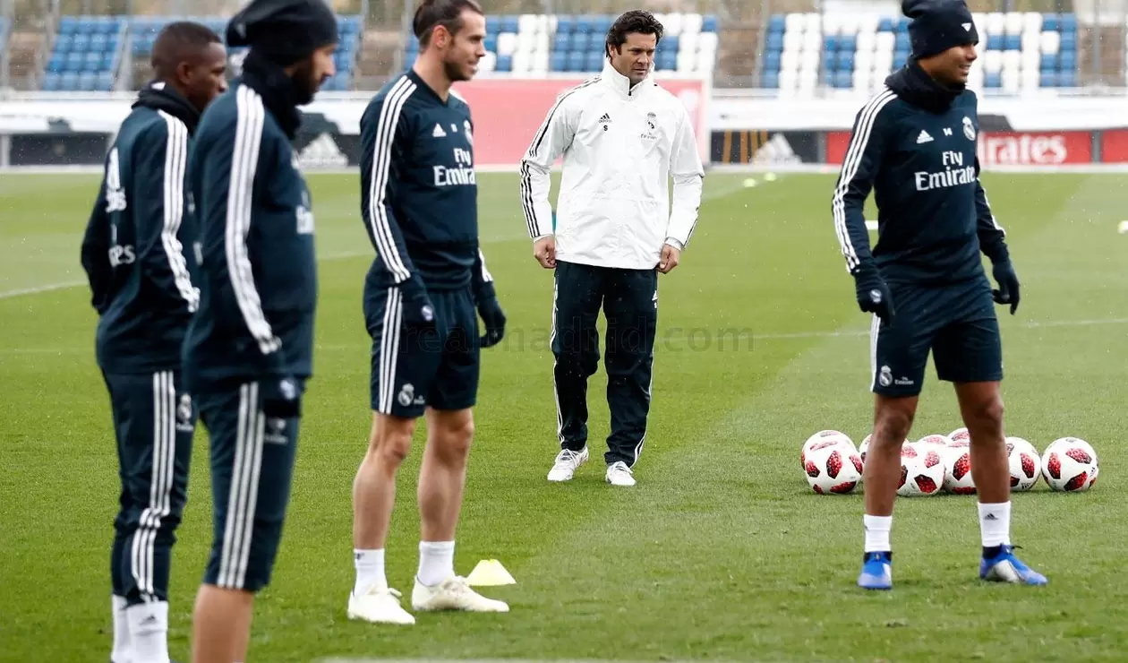 Santiago Solari dirigiendo entrenamiento del Real Madrid