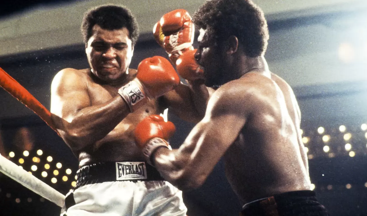 1. Muhammad Ali (Cassius Clay). Nació el 17 de enero de 1942 en Louisville, Kentucky (EE.UU.). Se retiró el 11 de diciembre de 1981. Falleció el 3 de junio de 2016. Tiene un récord de 56 victorias (37 nocauts), cinco derrotas. Realizó 19 defensas. 