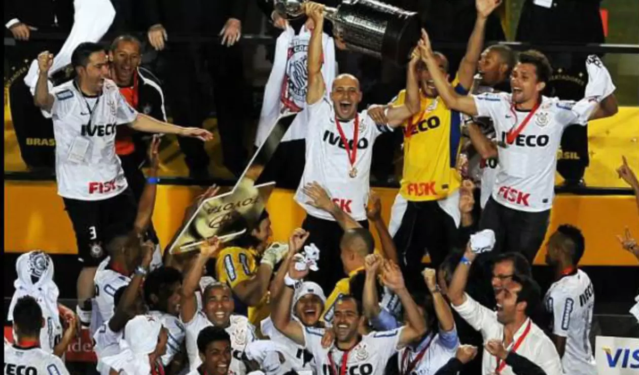 Corinthians (Brasil), campeón de la Copa Libertadores 2012.