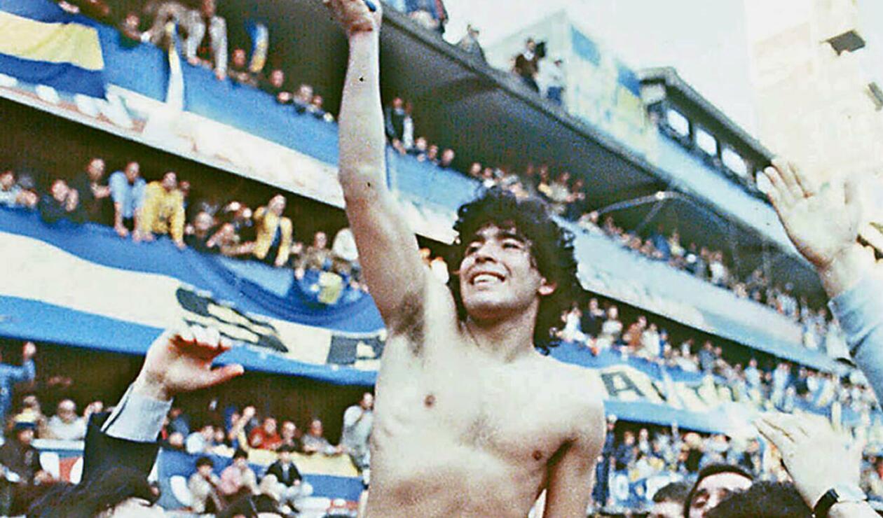 3. Diego Armando Maradona. Es un símbolo no solo del fútbol argentino sino de Boca Juniors. En 1981, al llegar al equipo de sus amores, ganó su único título al obtener el Metropolitano. Al retornar a Argentina en 1995 volvió al club donde concluyó su carrera dos años más tarde. 