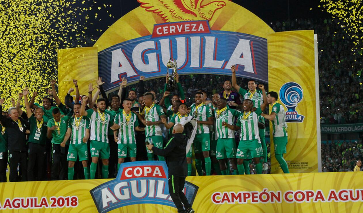 El plantel de Atlético Nacional celebrando el título de campeón de la Copa Águila 2018