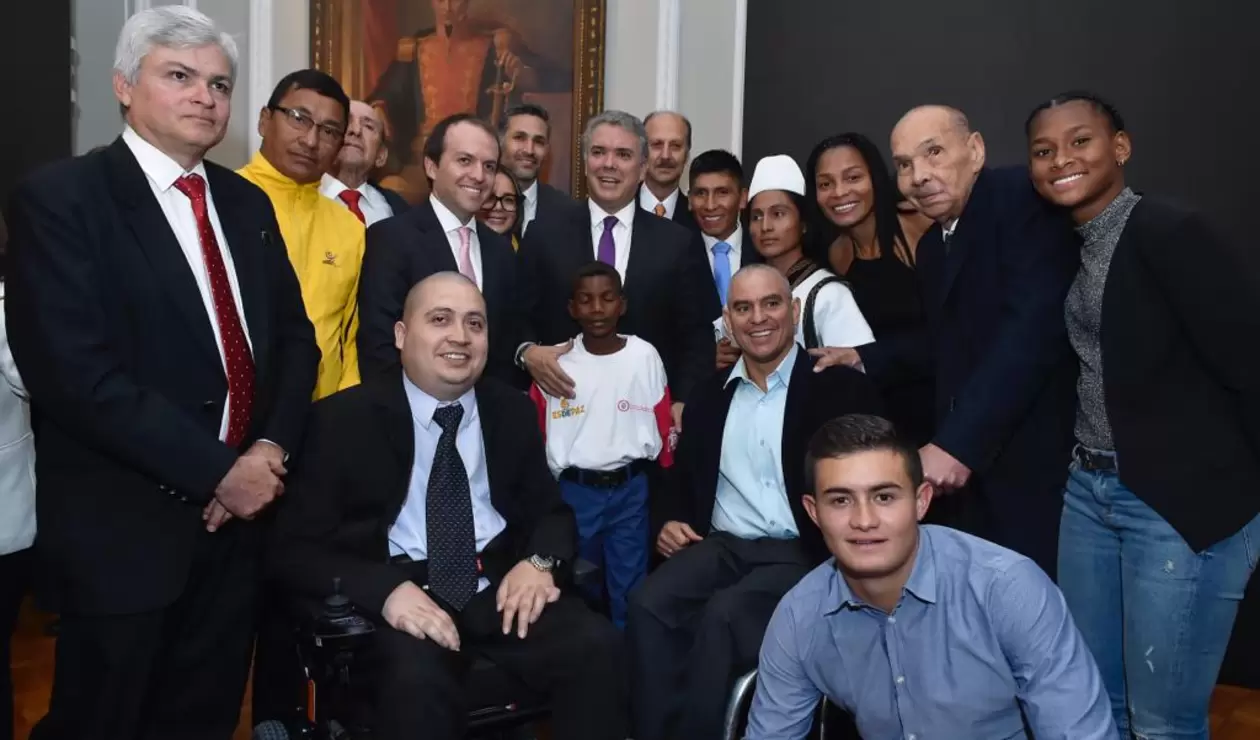 Presidente Iván Duque con glorias del deporte colombiano