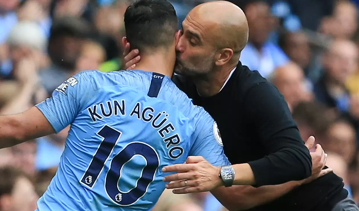 Guardiola besando al 'Kun' Agüero