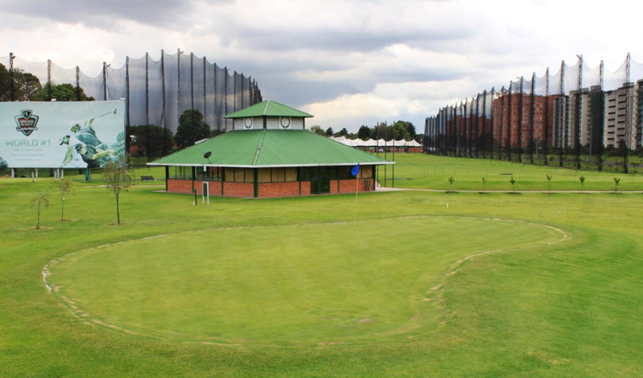 Campo público de golf de la Federación Colombiana de Golf en Bogotá.