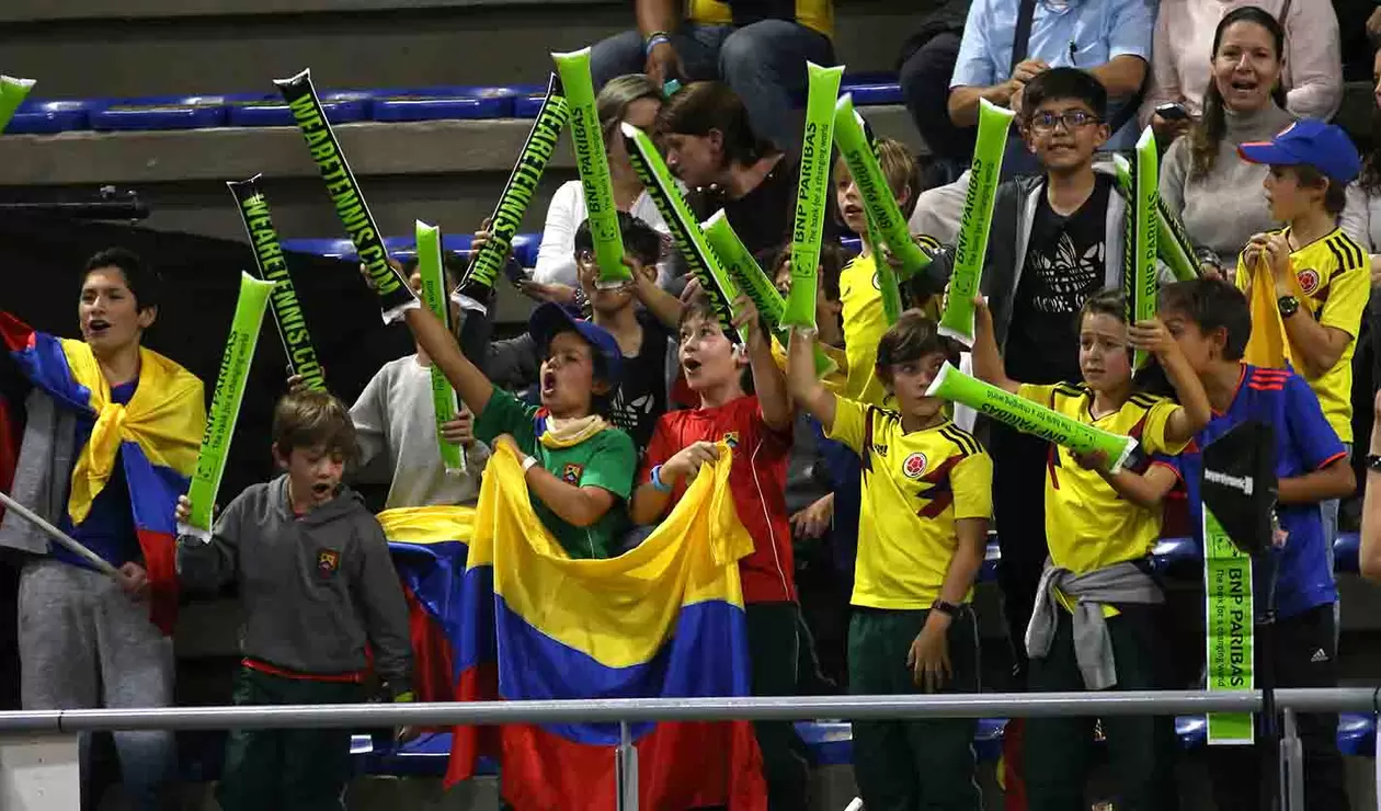 Aficionados de Colombia apoyan a Santiago Giraldo en el partido ante  Elias Ymer (Suecia)