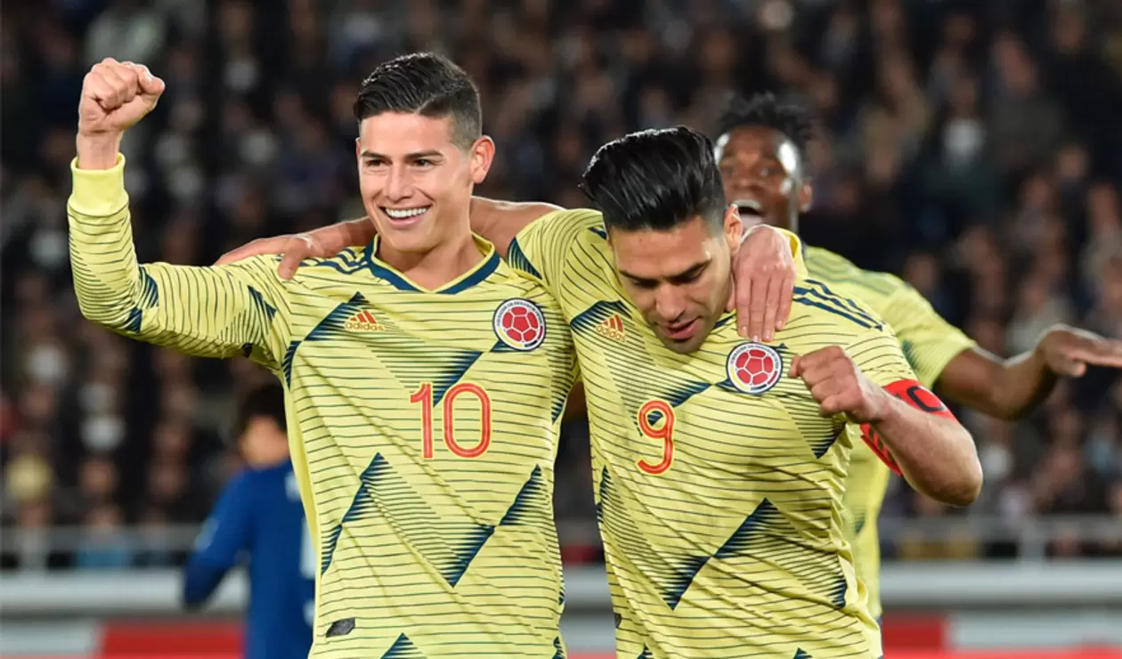 Falcao celebrando junto a James el gol de Colombia ante Japón. 