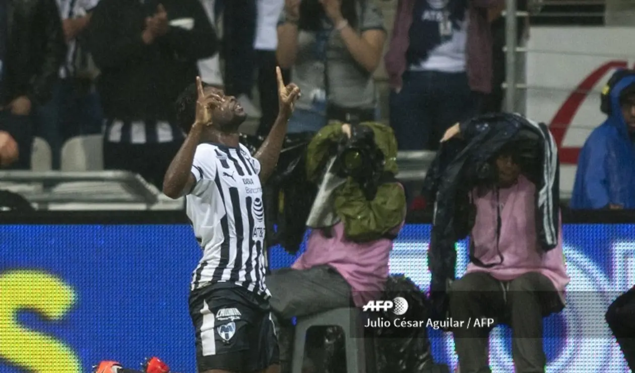 Avilés Hurtado celebrando el golazo de chilena que anotó con Monterrey ante Cruz Azul