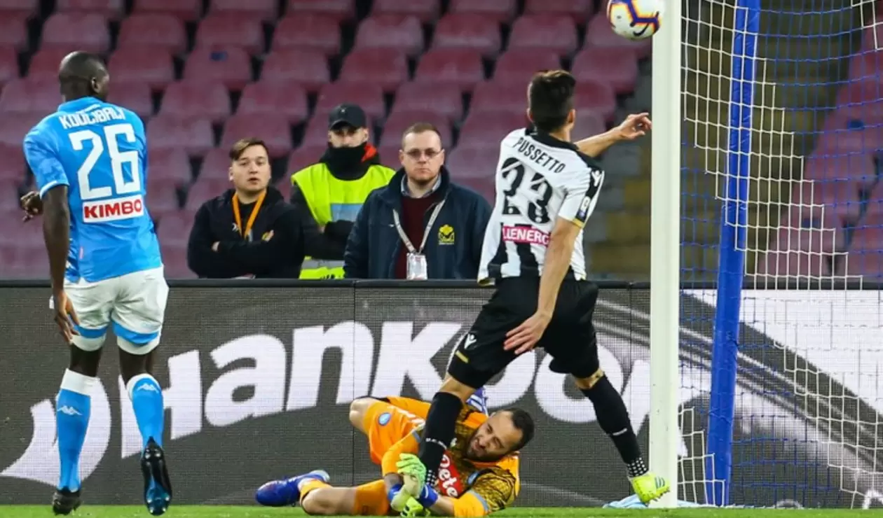Choque de David Ospina en Nápoli vs Udinese