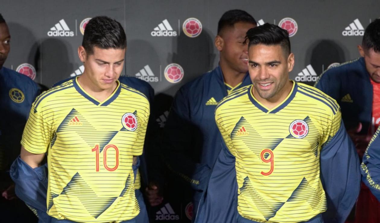 James y Falcao con la nueva indumentaria de la Selección Colombia