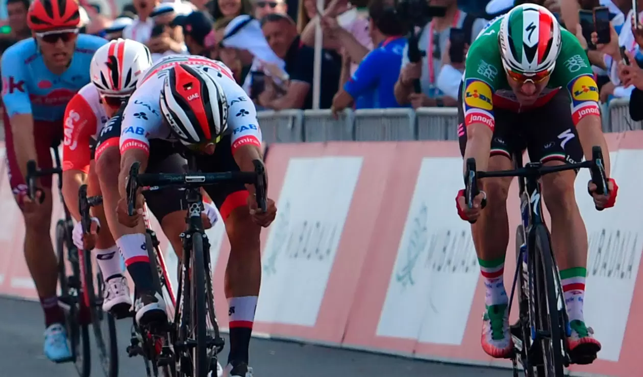 Fernando Gaviria volvió a tener un duelo con el italiano Elia Viviani en el Tour de los Emiratos