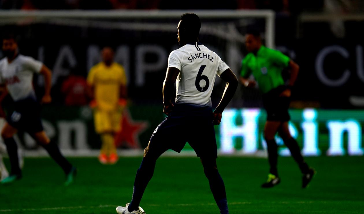 Dávinson Sánchez, defensa colombiano al servicio de Tottenham