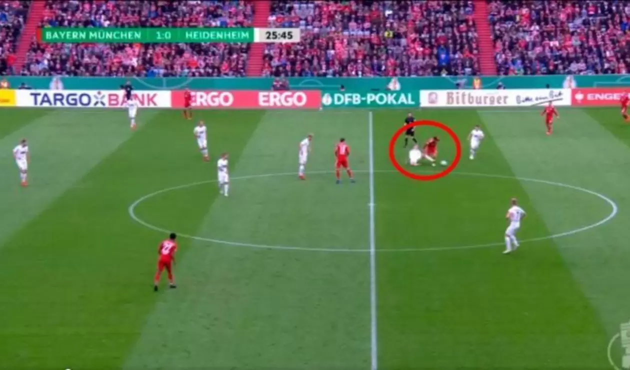 Error de James Rodríguez en el partido del Bayern Múnich