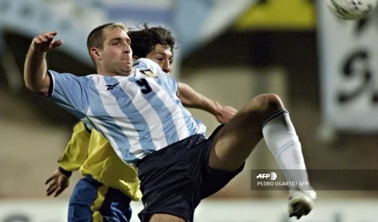 Foto de Martín Palermo luego de fallar uno de los penaltis contra Colombia en la Copa América de 1999. 