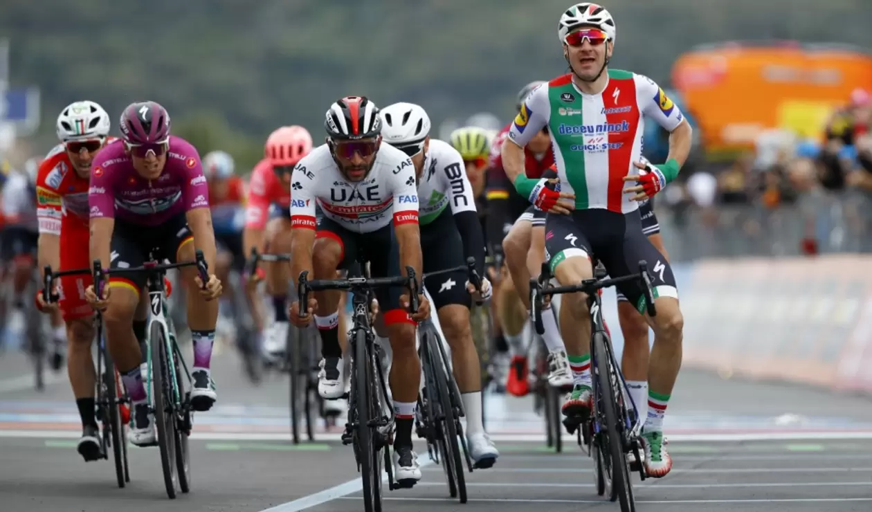 Elia Viviani derrotó a Fernando Gaviria en la tercera etapa del Giro de Italia