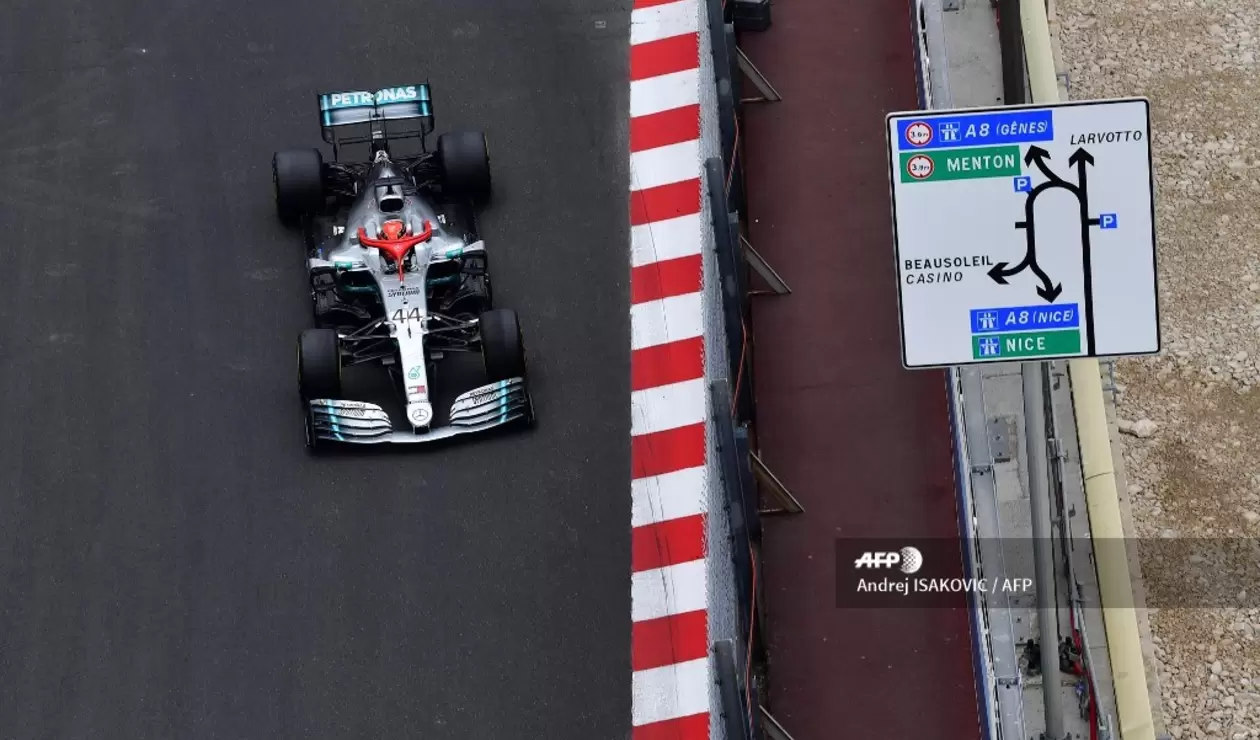 Lewis Hamilton en una de las vueltas del Gran Premio de Mónaco de Fórmula 1